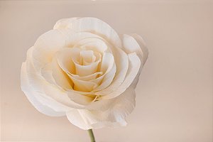 Botão de Rosa em Papel Crepom Italiano
