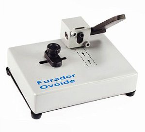 Furador ovoide para crachá com regulagem