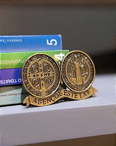 Medalhão de porta duplo de São Bento