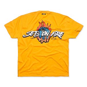 CAMISETA STREET SETS ON FIRE (MOSTARDA)