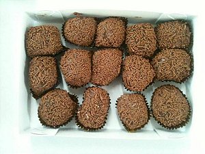 Caixa de Brigadeiros 01