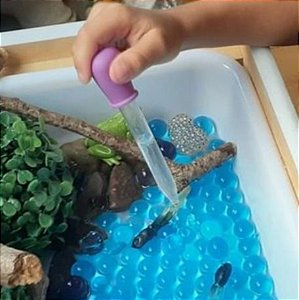 Conta gotas para atividades sensoriais