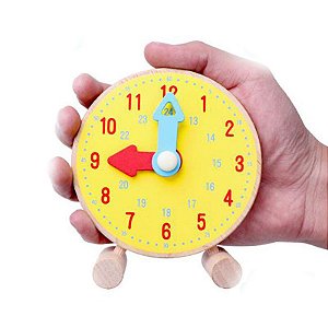 Relógio de madeira para aprender as horas