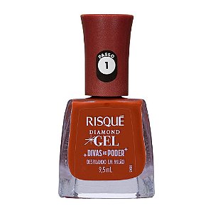 Risqué Diamond Gel Divas No Poder Desfilando Em Milão
