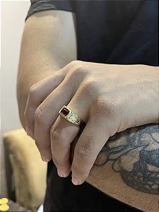 Anel Pedra Vermelha Caixão - Banhado a Ouro