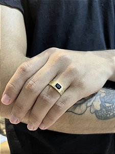 Anel Pedra Preta Caixão - Banhado a Ouro