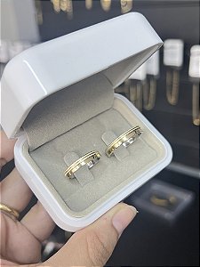 Par de Alianças 4mm 2 Frisos e Diamantado Lateral - Moeda Antiga