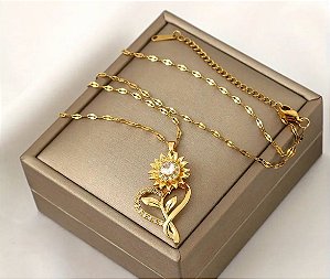 Colar com pingente giratório girassol e coração