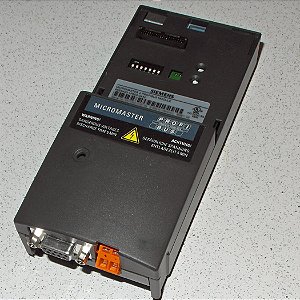 Inversor De Frequência Siemens 6se6400-0en00-0aa0