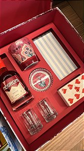 CAIXA CARTONADA ESTAMPADA VINHO 32,5X32,5X10,5cm