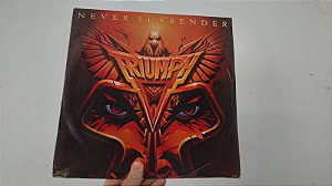 Lp Triumph - Never Surrender