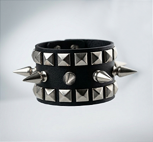 Pulseira Spike com Rebite