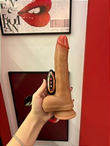 Penis Realistico Em Silicone Liquido Com Vai e Vem Rotativo e Aquecimento 17x4