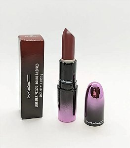 Batom Love Me Lipstick