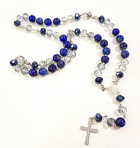 Terço Colar de Pedra Natural Lápis Lazuli banhado em Ouro Branco Sagrado Coração de Jesus com pingente em zircônia