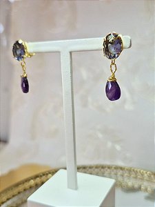 Brinco de Pedra Natural Ametista e cristal roxo banhado em Ouro