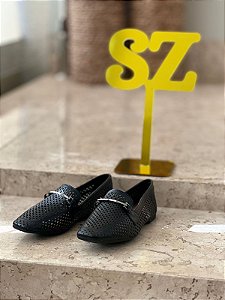 Mocassim Preto em Couro Vazado