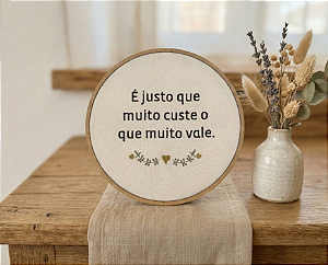 Bastidor Bordado Bíblico É justo que muito custe o que muito vale