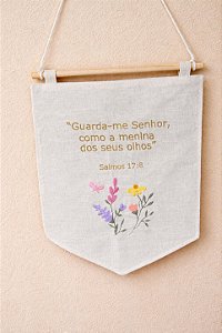 Flâmula Bordada Menina Oração Salmos 17:8 Flores