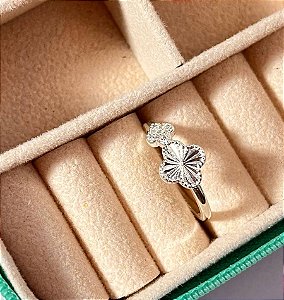 Anel trevo duplo cravejado 22/23