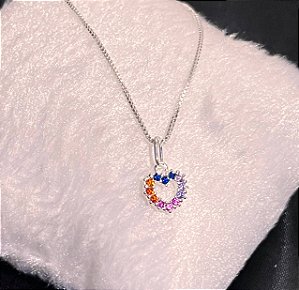 Colar com pingente de coração