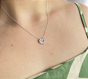 Gargantilha coração grande cravejado