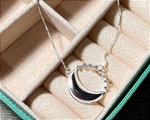 Gargantilha meia lua