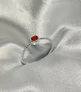 Anel torcidinho pedrinha laranja banhado a prata