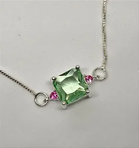 Colar pedra quadrada verde clara + pedrinha rosa banhada a prata