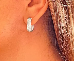 Argola cravejada luxo banhada a prata