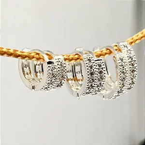 Trio de argolinha redonda cravejada