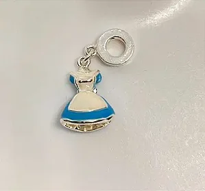 Berloque vestido alice banhado a prata