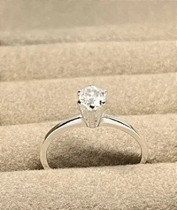 Anel Solitário Clássico com pedra 4mm em Prata