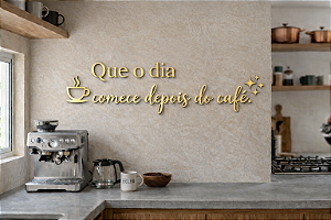 Letreiro - Que o dia comece depois do café 85x25 cm
