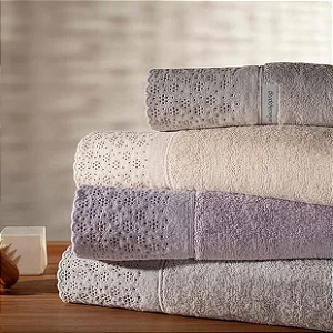 Toalha De Banho Com Aplicação Lovely 100% Algodão Fio Penteado