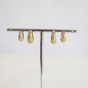 BRINCO DUPLO DE ARGOLA TRABALHADA BANHADO OURO 18K