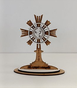 TOTEM ESPLENDOR EM MDF CRU, COM APLIQUE EM MDF BRANCO 3MM. CORTE A LASER.