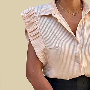 Blusa em tecido fino com detalhe nas mangas