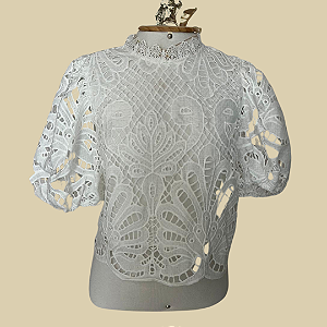Blusa em renda