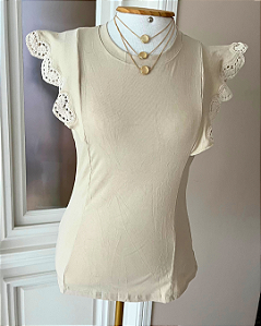 Blusa em Algodão e mangas com detalhes de crochê