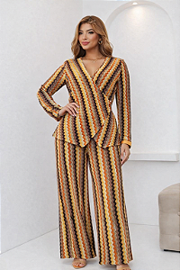 Blusa Transpassada com Metal + Calça Pantalona Forrada