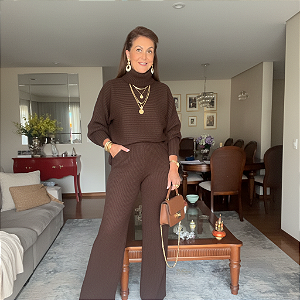 Conjunto Feminino em Tricô Mousse com Gola Degagê