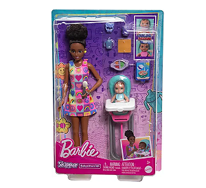 HTK34 BARBIE SKIPPER BABA NO CADEIRAO VESTIDO ARCO