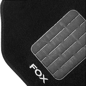 Jogo Tapete Carpete Automotivo Fox 2004 a 2014 Preto com Logo Bordado 5 Peças