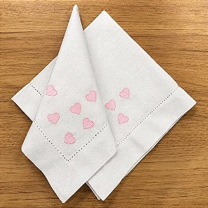 Guardanapo Branco Bordado Coração Rosa
