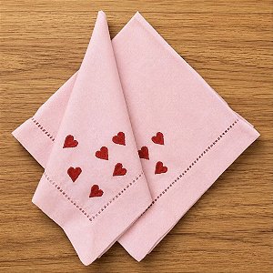Guardanapo Rosa Bordado Coração Vermelho