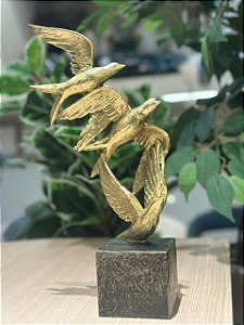 Escultura poliresina Pássaros dourado