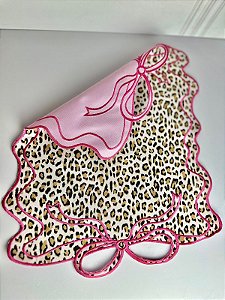 Americano onça com laço rosa