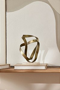 Escultura em Metal e Pedra