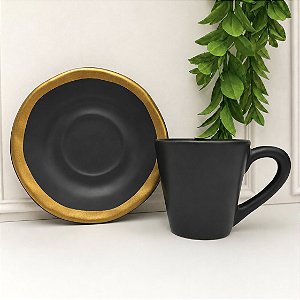 Xícara café preto filete amassada